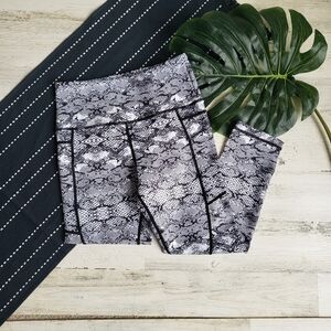 Zyia Active| Cobra Metallic Pocket LNT Leggings Crop Size 2